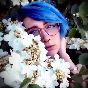 Meet your Posher, Becca